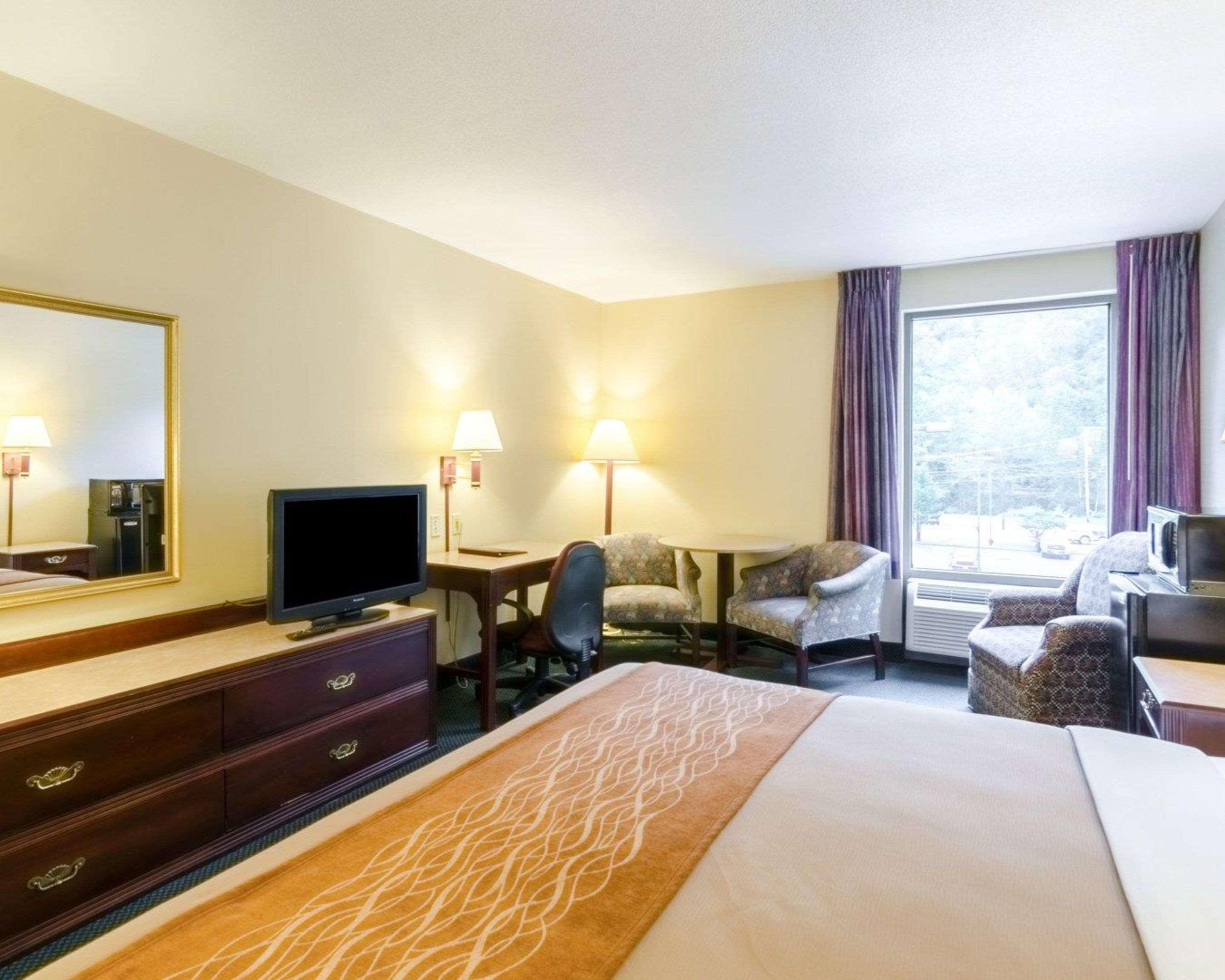 Comfort Inn & Suites Grundy エクステリア 写真