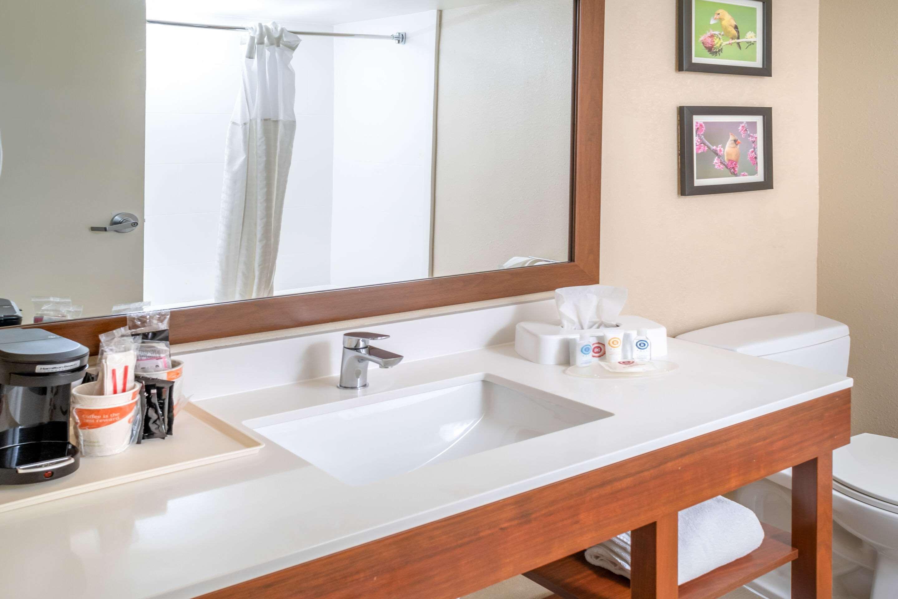 Comfort Inn & Suites Grundy エクステリア 写真