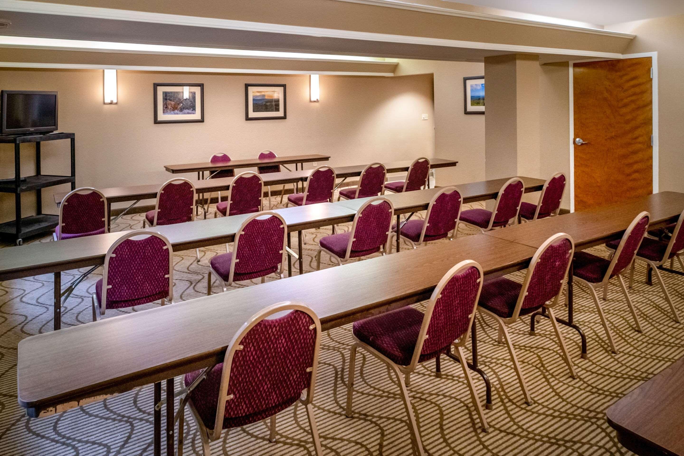 Comfort Inn & Suites Grundy エクステリア 写真