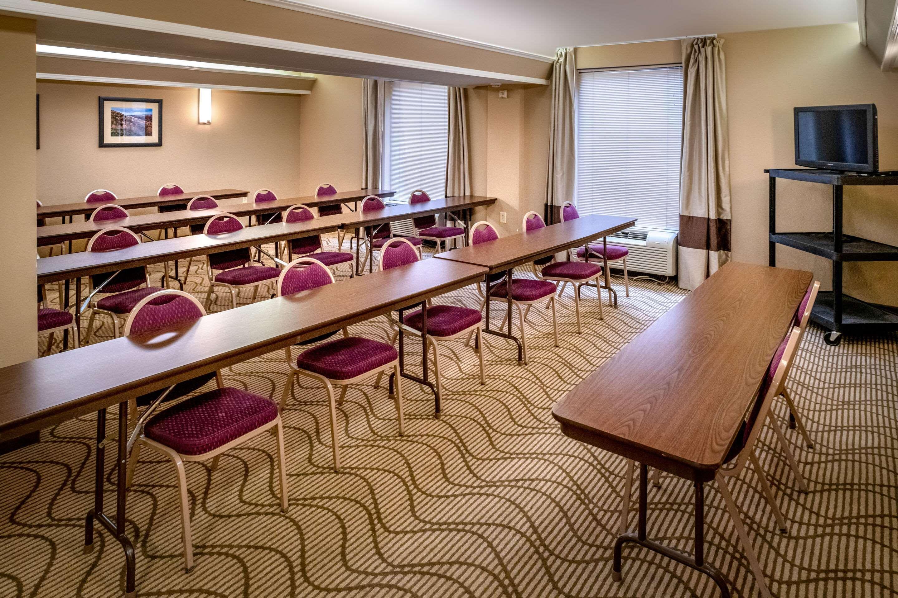 Comfort Inn & Suites Grundy エクステリア 写真