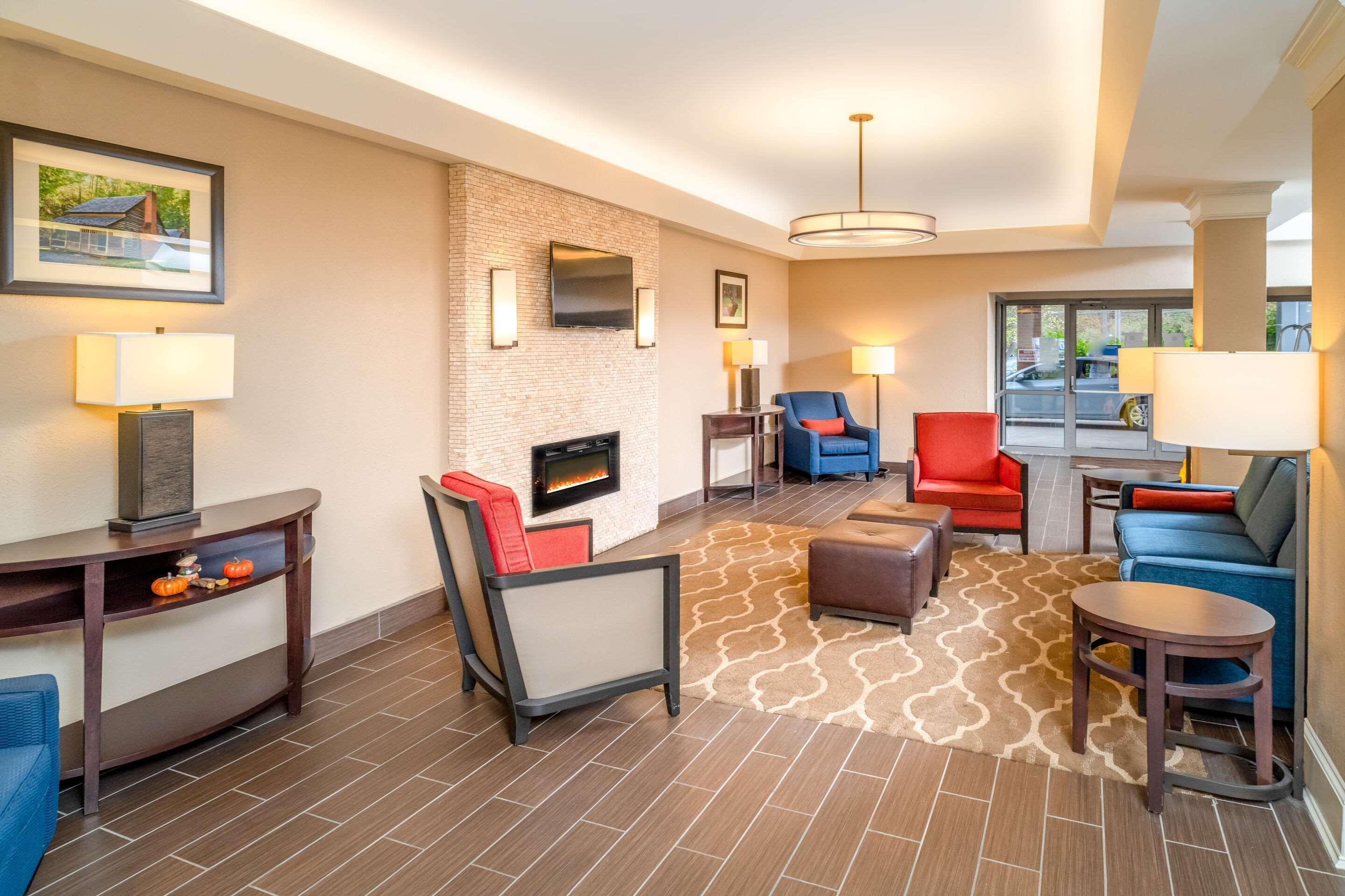Comfort Inn & Suites Grundy エクステリア 写真