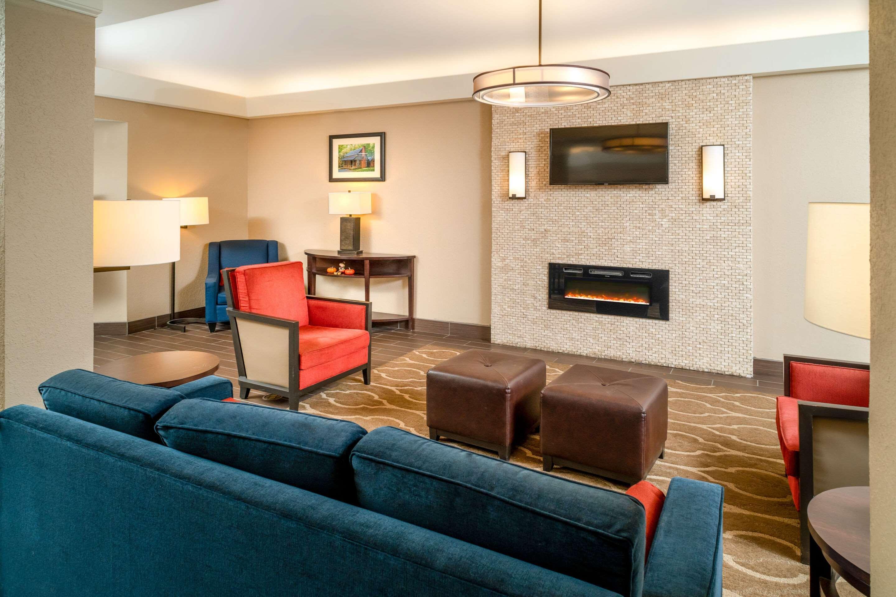 Comfort Inn & Suites Grundy エクステリア 写真