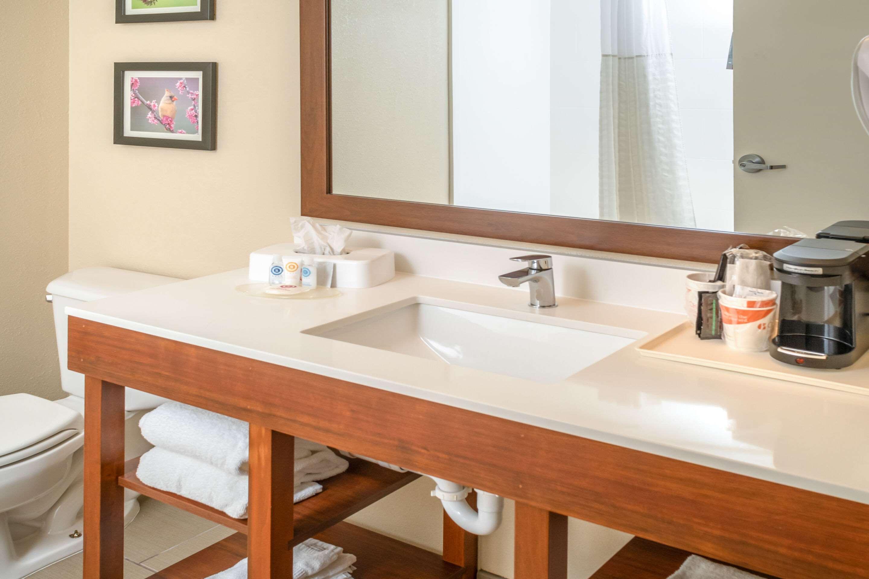 Comfort Inn & Suites Grundy エクステリア 写真