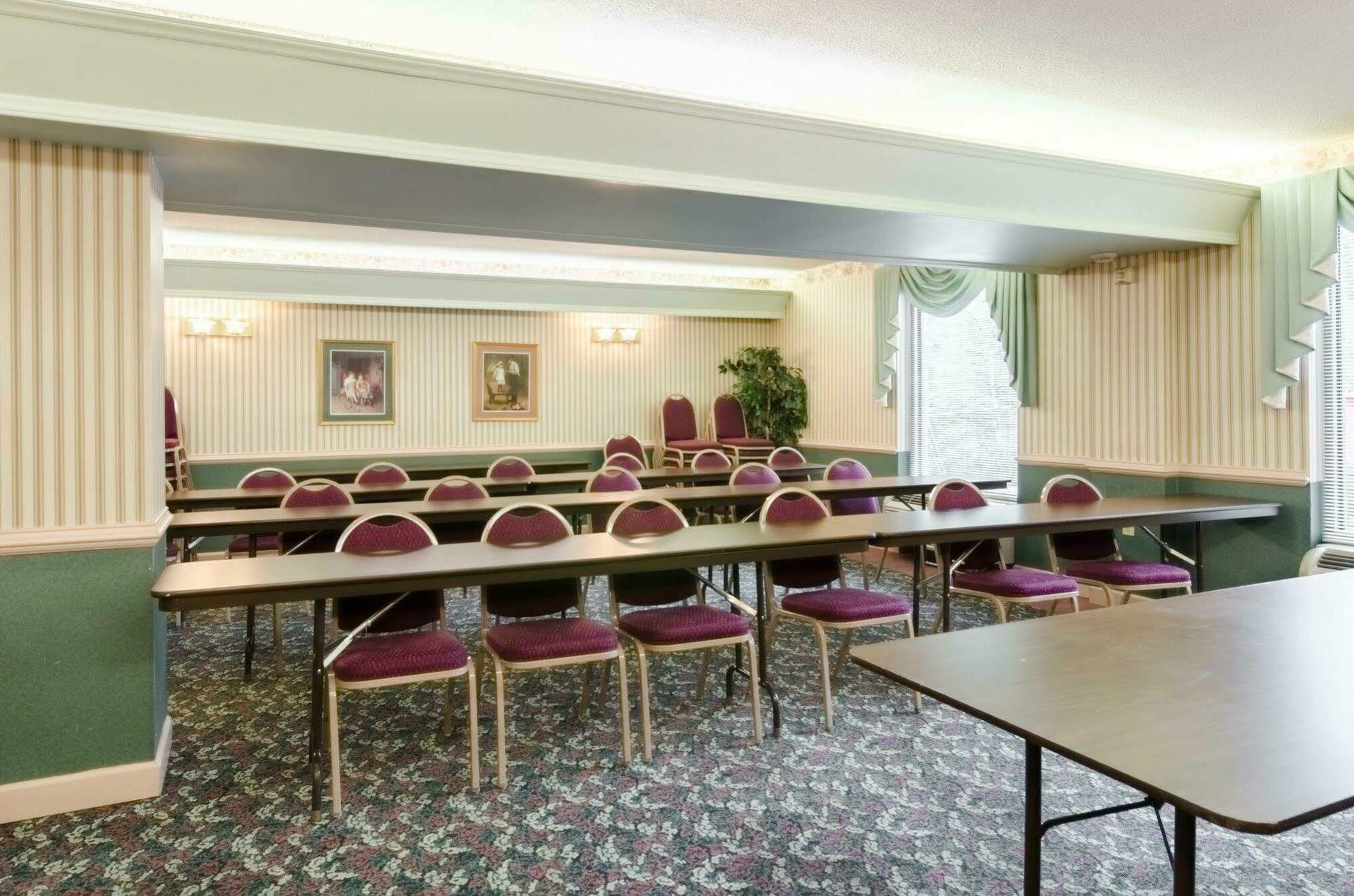 Comfort Inn & Suites Grundy エクステリア 写真