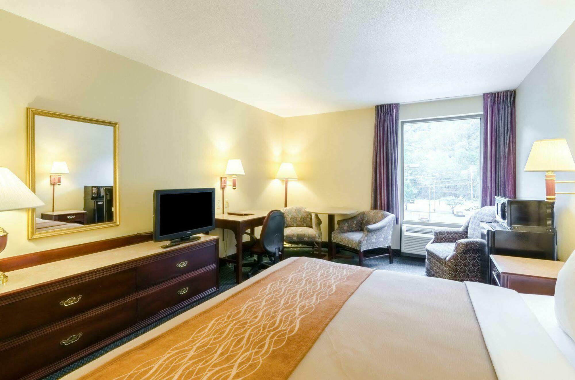 Comfort Inn & Suites Grundy エクステリア 写真