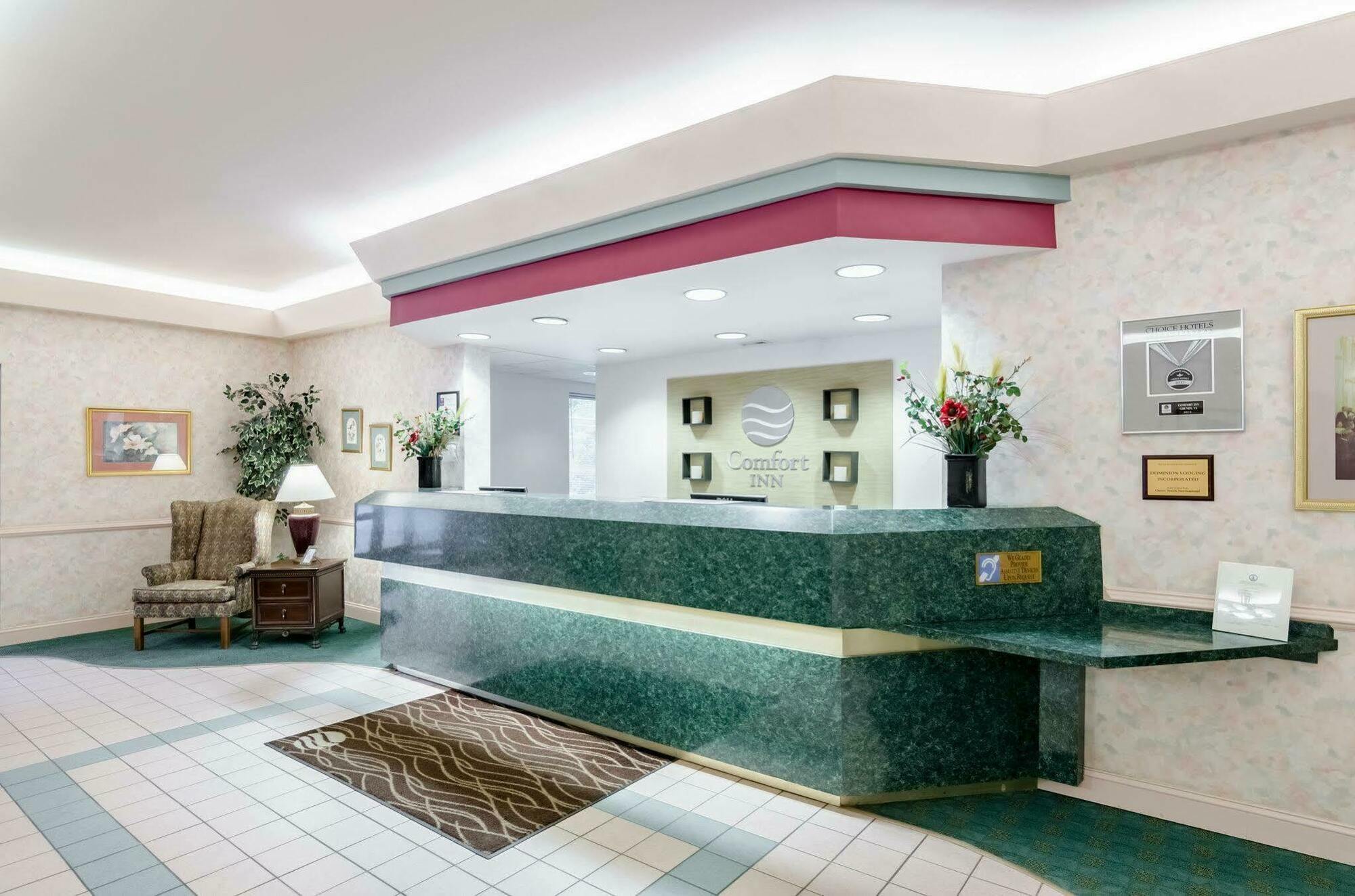 Comfort Inn & Suites Grundy エクステリア 写真