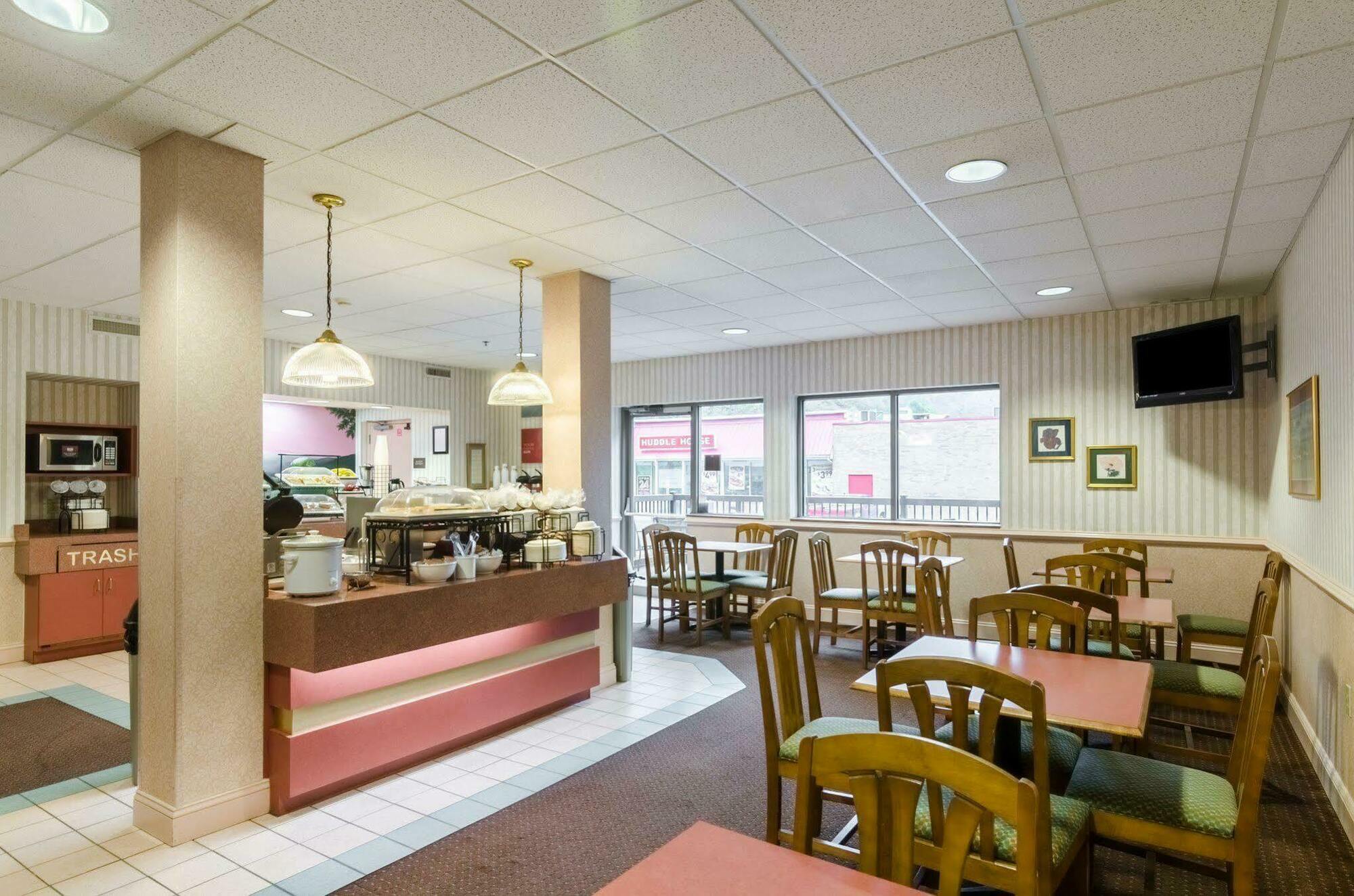 Comfort Inn & Suites Grundy エクステリア 写真