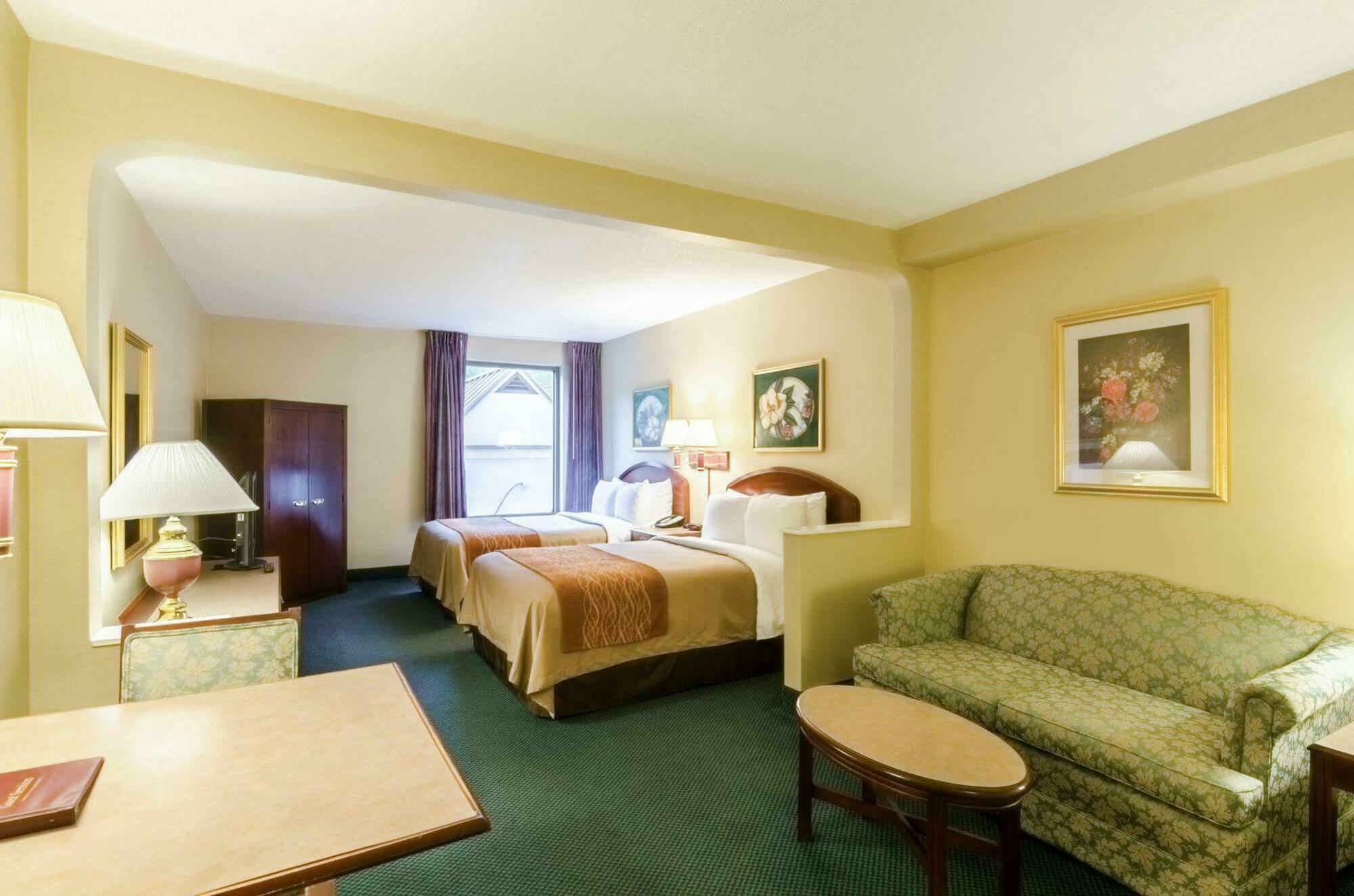 Comfort Inn & Suites Grundy エクステリア 写真
